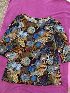 💙 Grace, Floral Elbow Length Sleeve Tee in Black, Blue, Gold and Purple. Size L